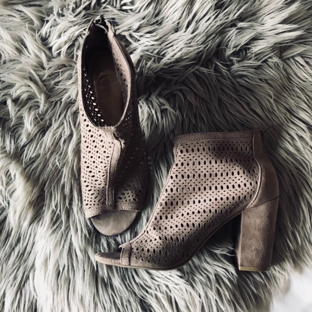 💢SOLD💢 Charming Charlie shoes